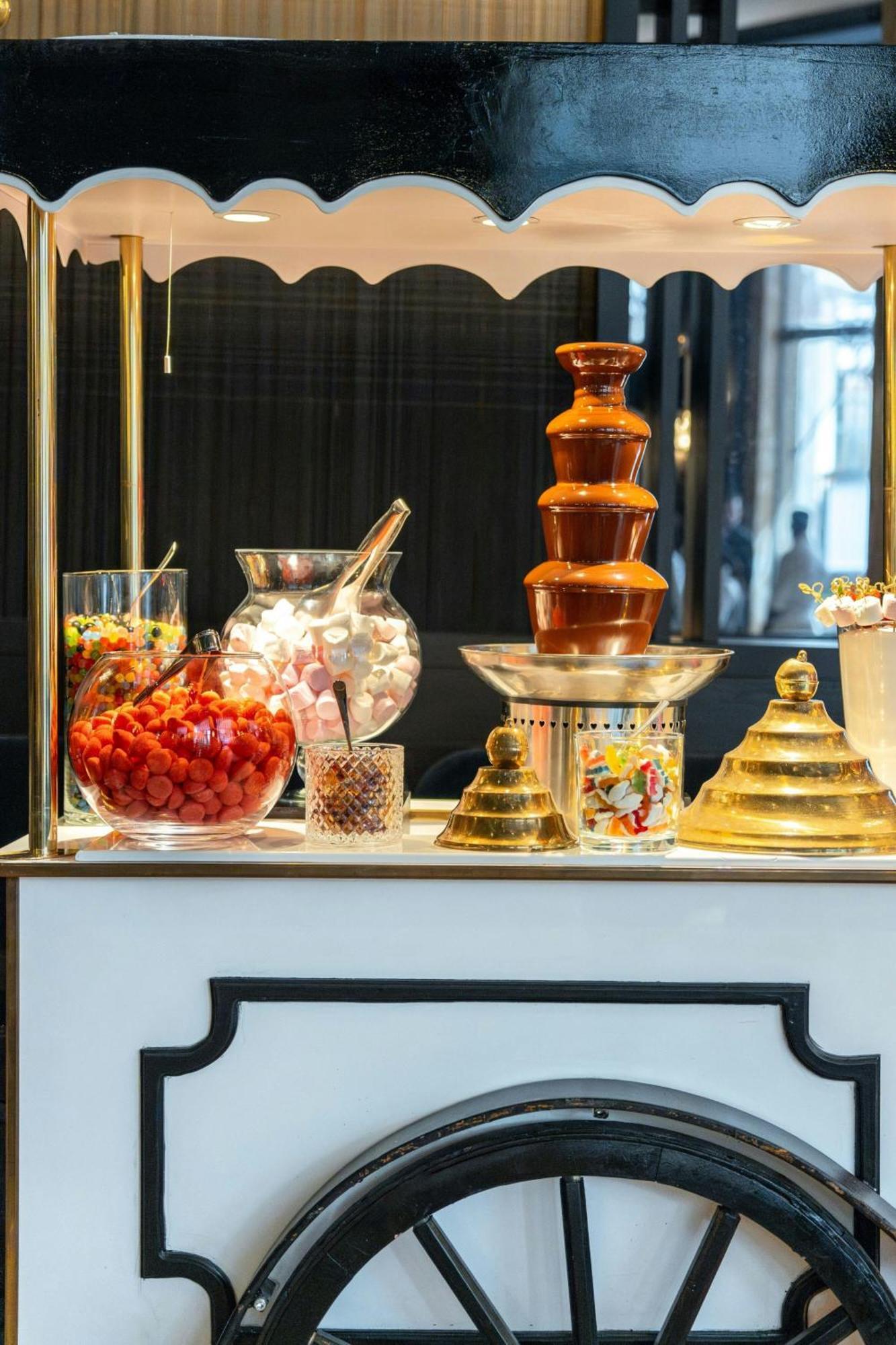 Prince De Galles, A Luxury Collection Hotel, Париж Екстериор снимка